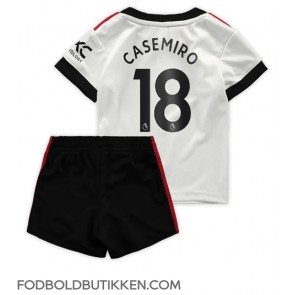 Manchester United Casemiro #18 Udebanetrøje Børn 2022-23 Kortærmet (+ Korte bukser)